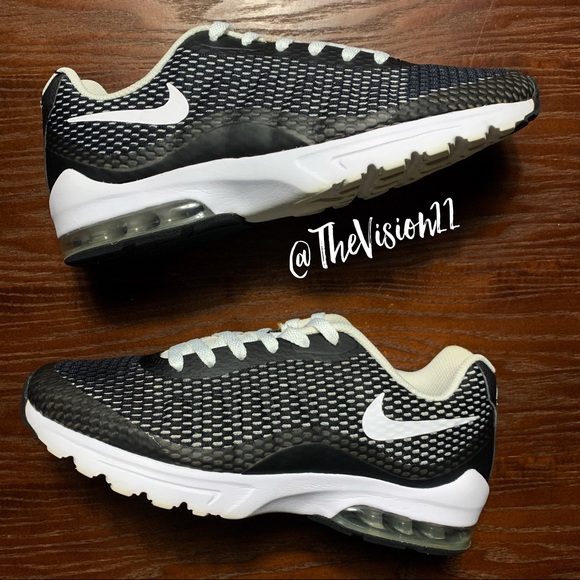 nike air max invigor size 7